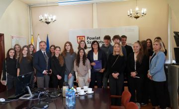 Wroniecka młodzież w Starostwie Powiatowym